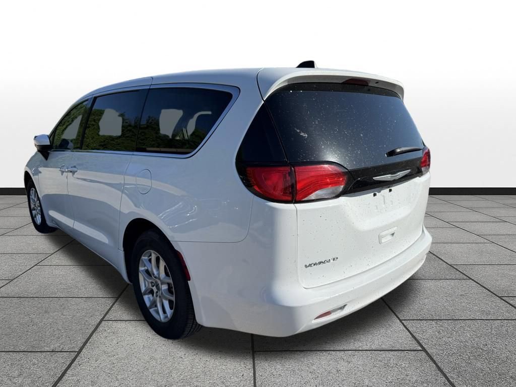 Used 2023 Chrysler Voyager LX FWD image 7
