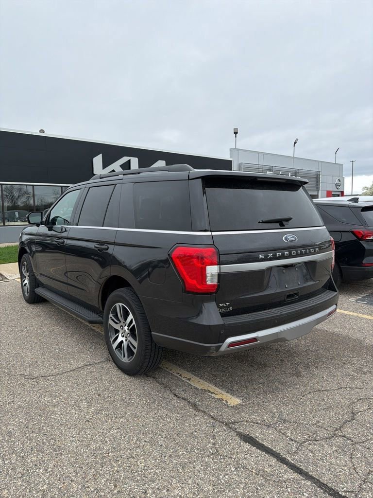 Used 2024 Ford Expedition XLT AWD/4WD image 6