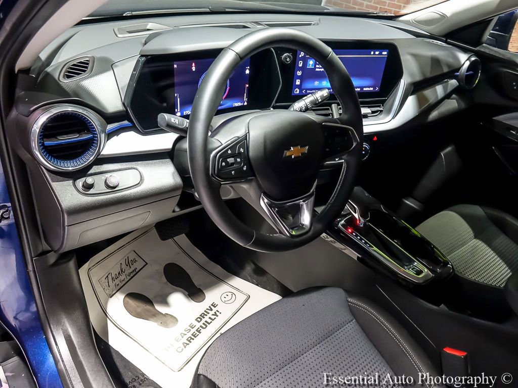 Used 2024 Chevrolet Trax LT w/ Driver Confidence Package FWD image 13
