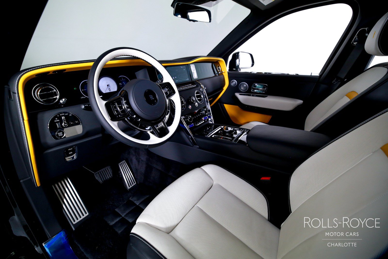 Used 2025 Rolls-Royce Cullinan AWD/4WD image 4