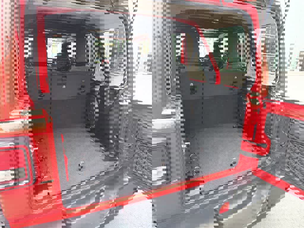 Used 2022 Jeep Wrangler Unlimited Rubicon w/ Cold Weather Group image 23