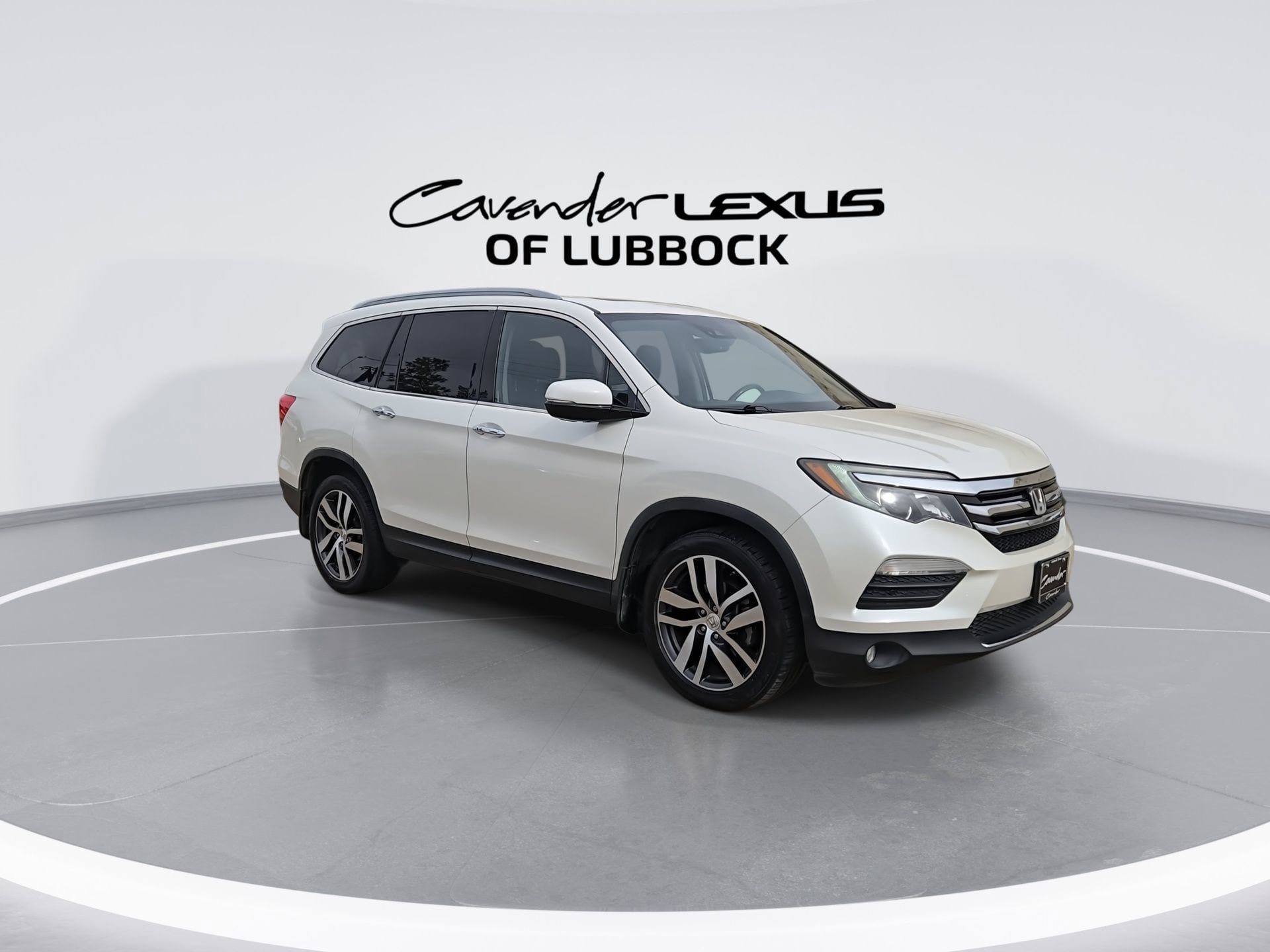 Used 2017 Honda Pilot Elite image 2