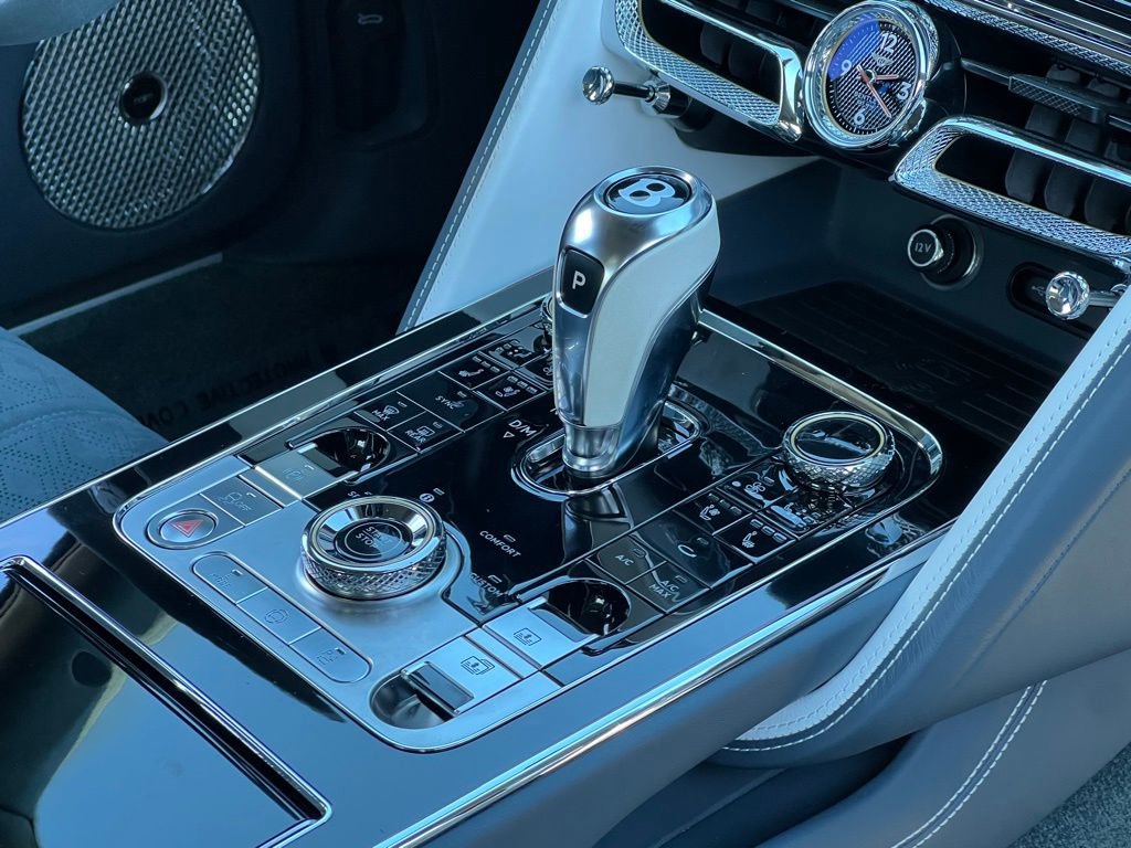 Used 2025 Bentley Flying Spur Plug-In Hybrid image 45