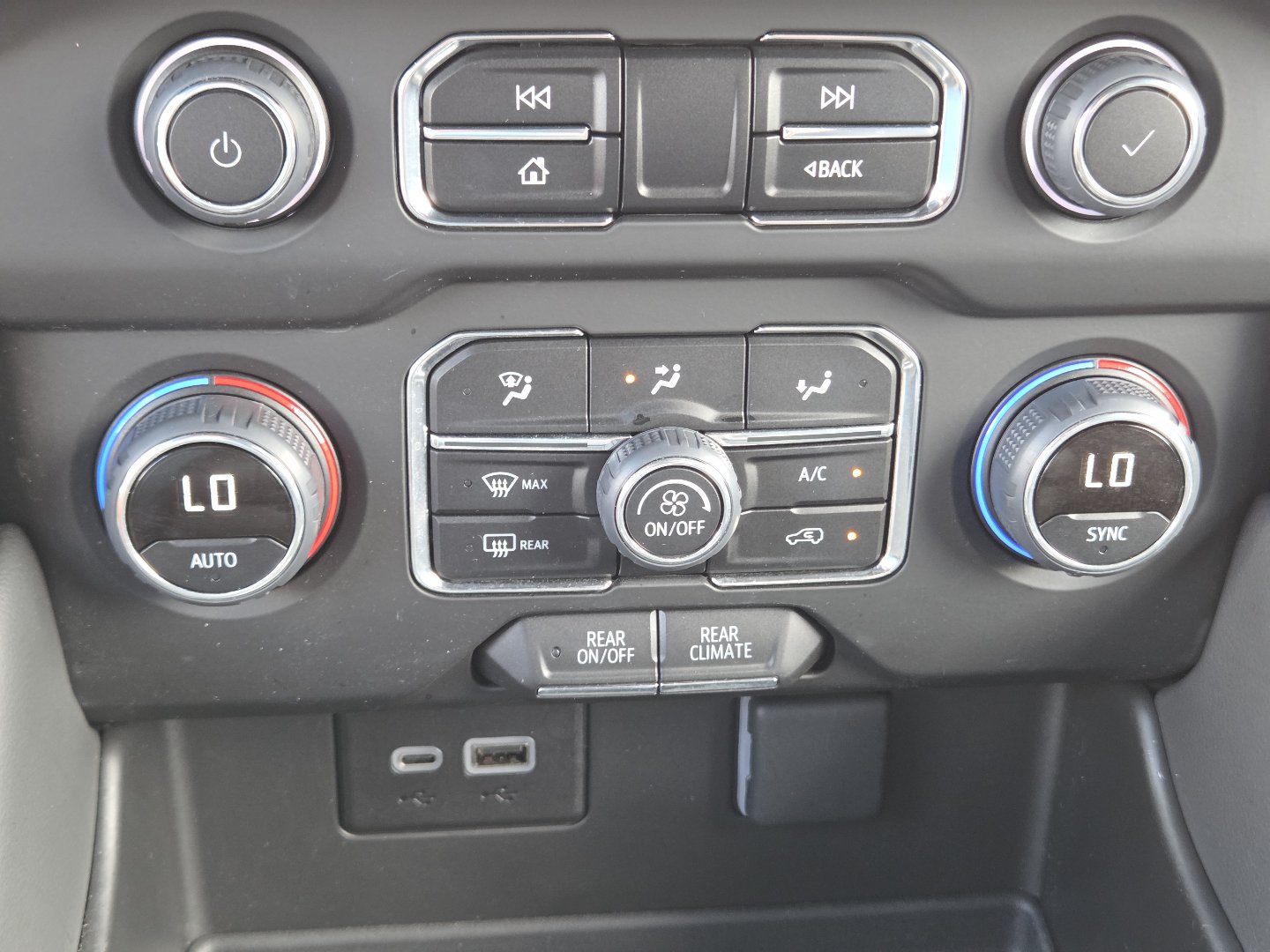 Used 2023 Chevrolet Suburban LS w/ Driver Alert Package RWD image 28