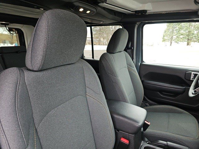Used 2025 Jeep Wrangler Willys image 12