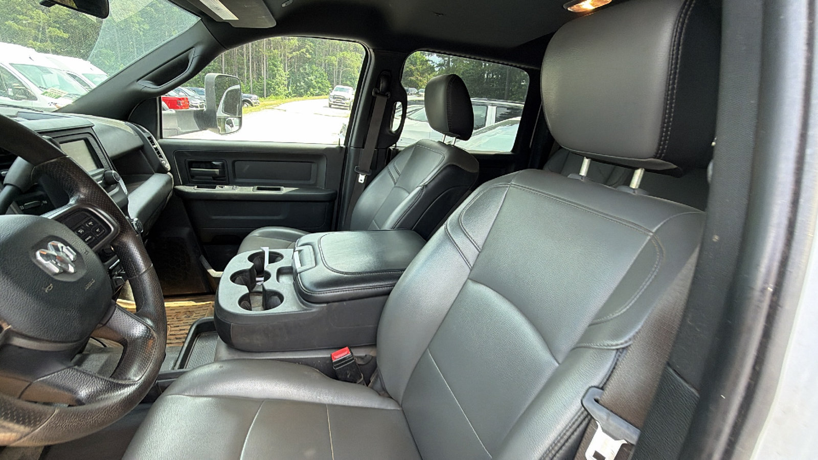 Used 2022 RAM 3500 Tradesman w/ Chrome Appearance Group AWD/4WD image 17