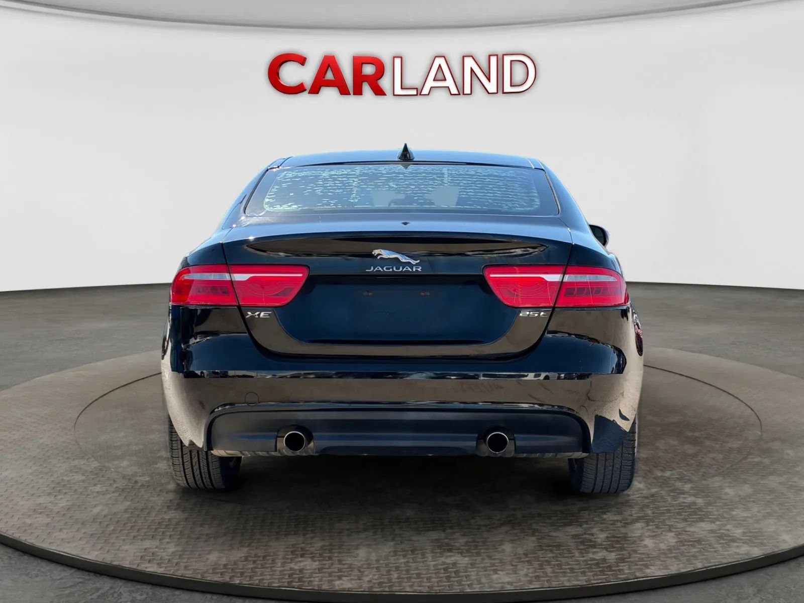 Used 2017 Jaguar XE RWD image 5