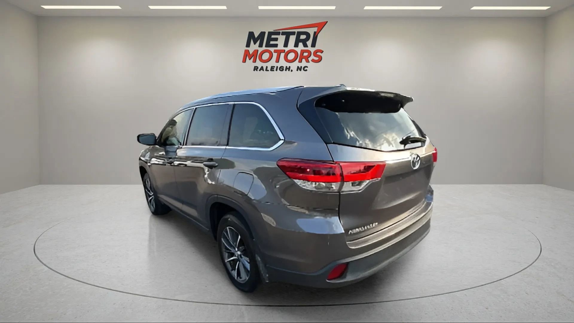 Used 2017 Toyota Highlander XLE image 4