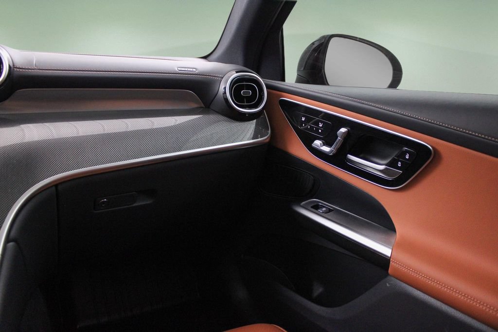 Used 2024 Mercedes-Benz GLC 300 image 20