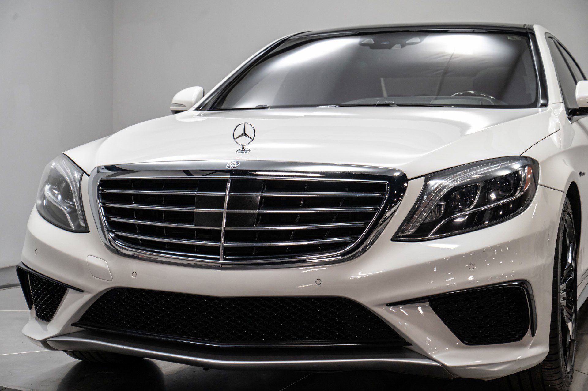 Used 2015 Mercedes-Benz S 63 AMG 4MATIC Sedan w/ Driver Assistance Package image 51