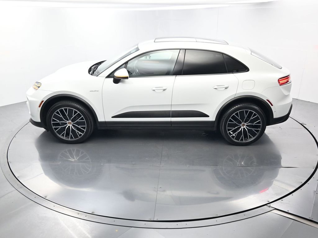 Certified 2025 Porsche Macan Electric RWD image 35