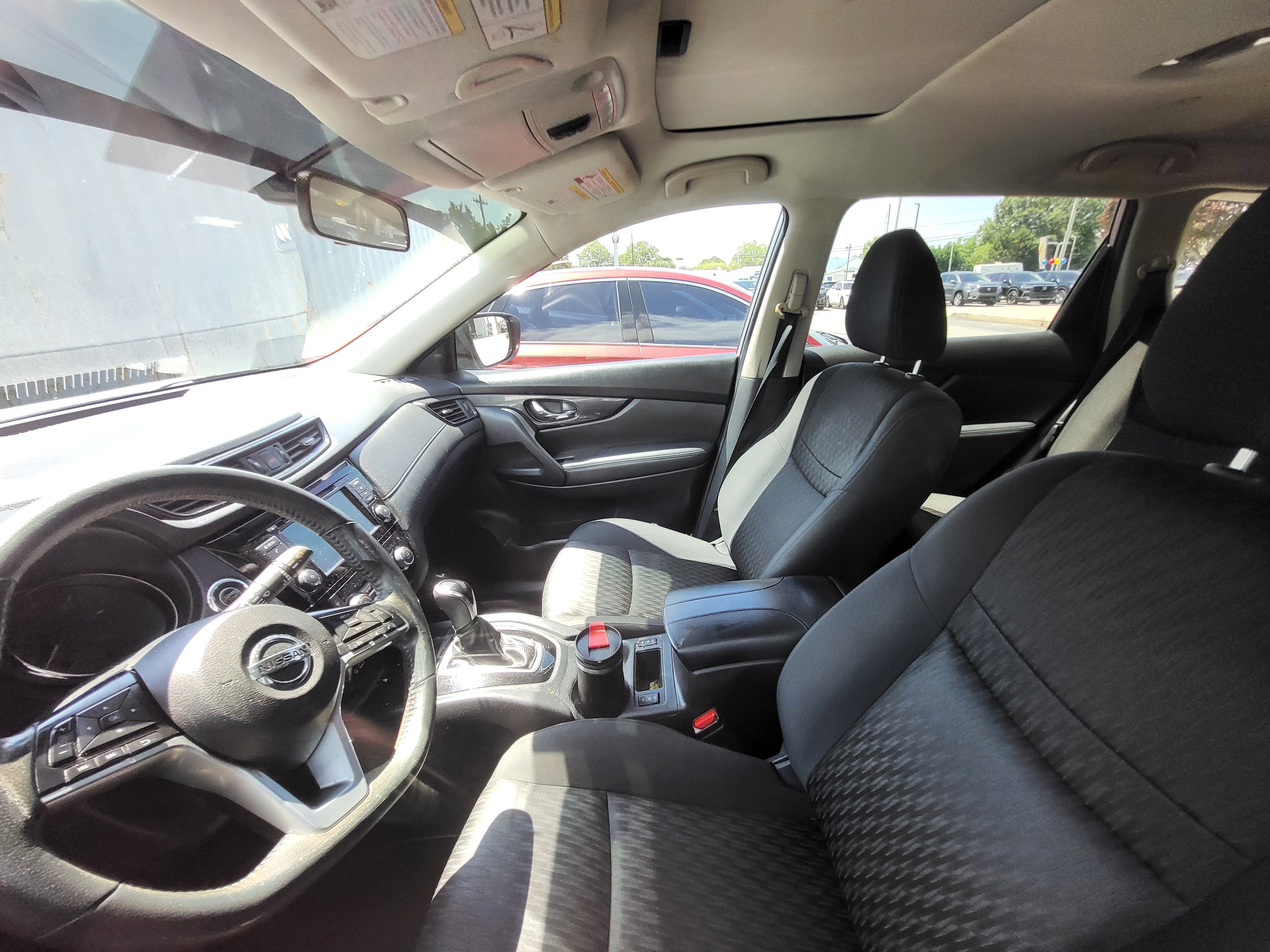 Used 2018 Nissan Rogue SV AWD/4WD image 10