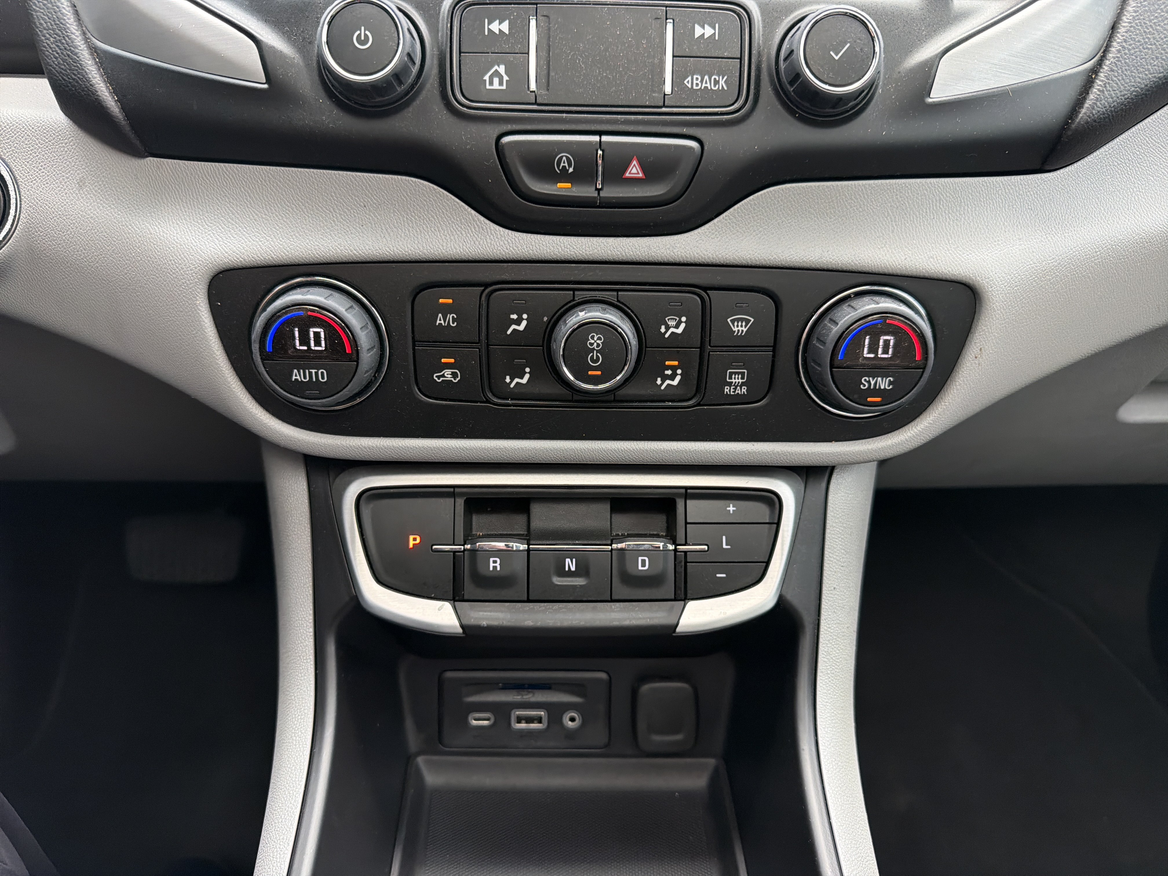 Used 2023 GMC Terrain SLT w/ Tech Package FWD image 24