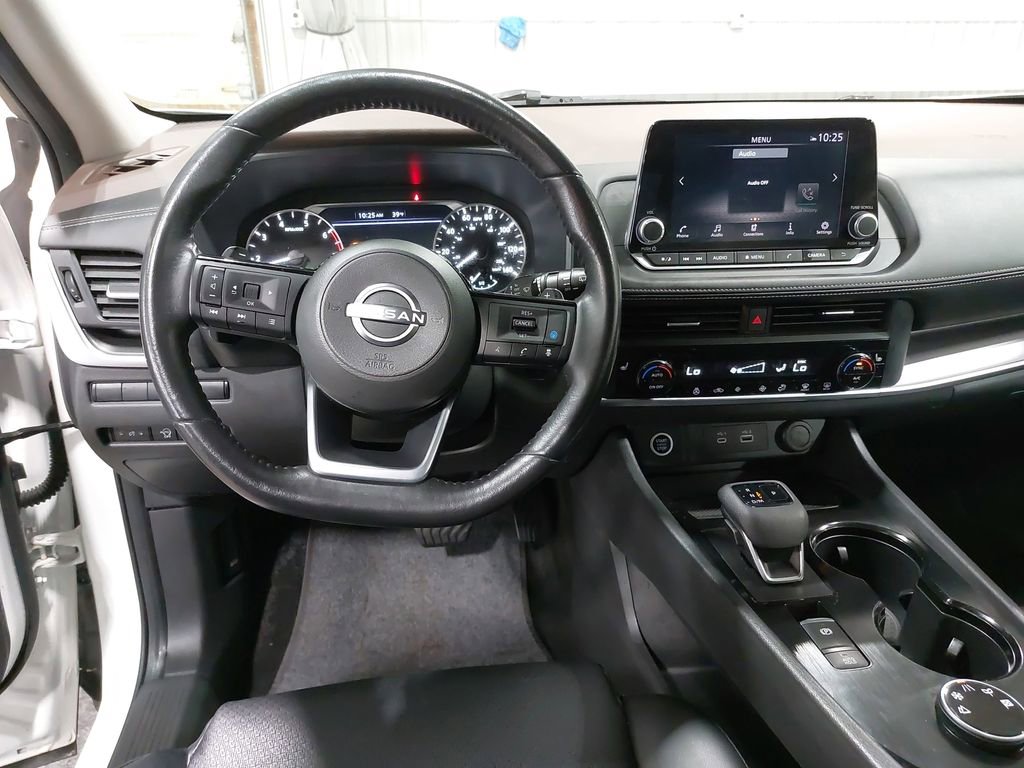 Used 2023 Nissan Rogue SV w/ SV Premium B Package image 16