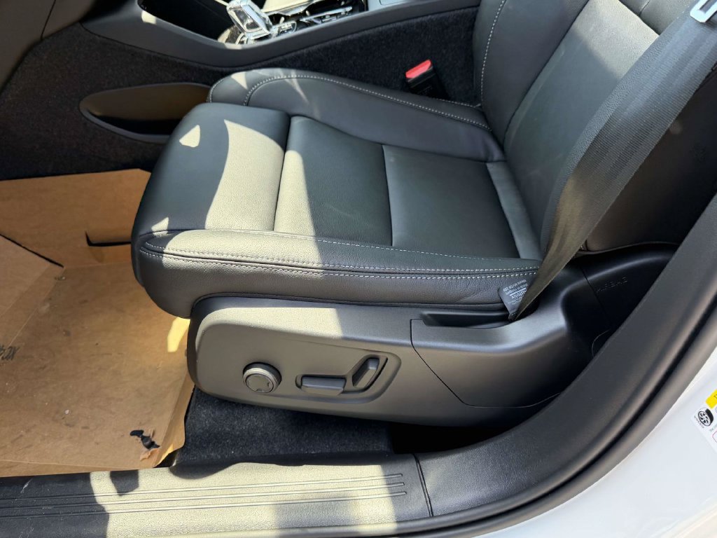 New 2026 Volvo XC40 B5 Plus w/ Protection Package Premier AWD/4WD image 16
