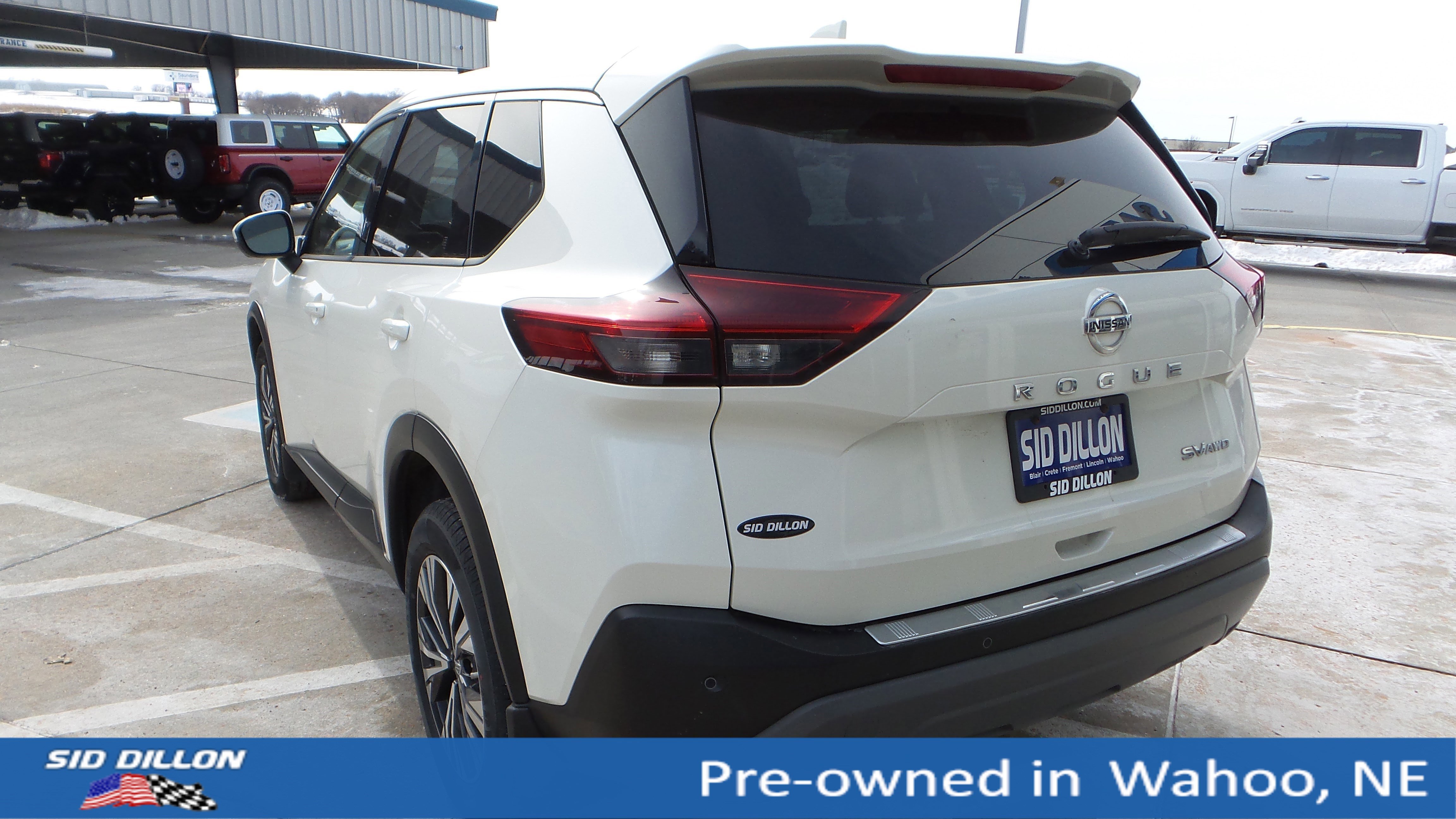 Used 2021 Nissan Rogue SV image 3