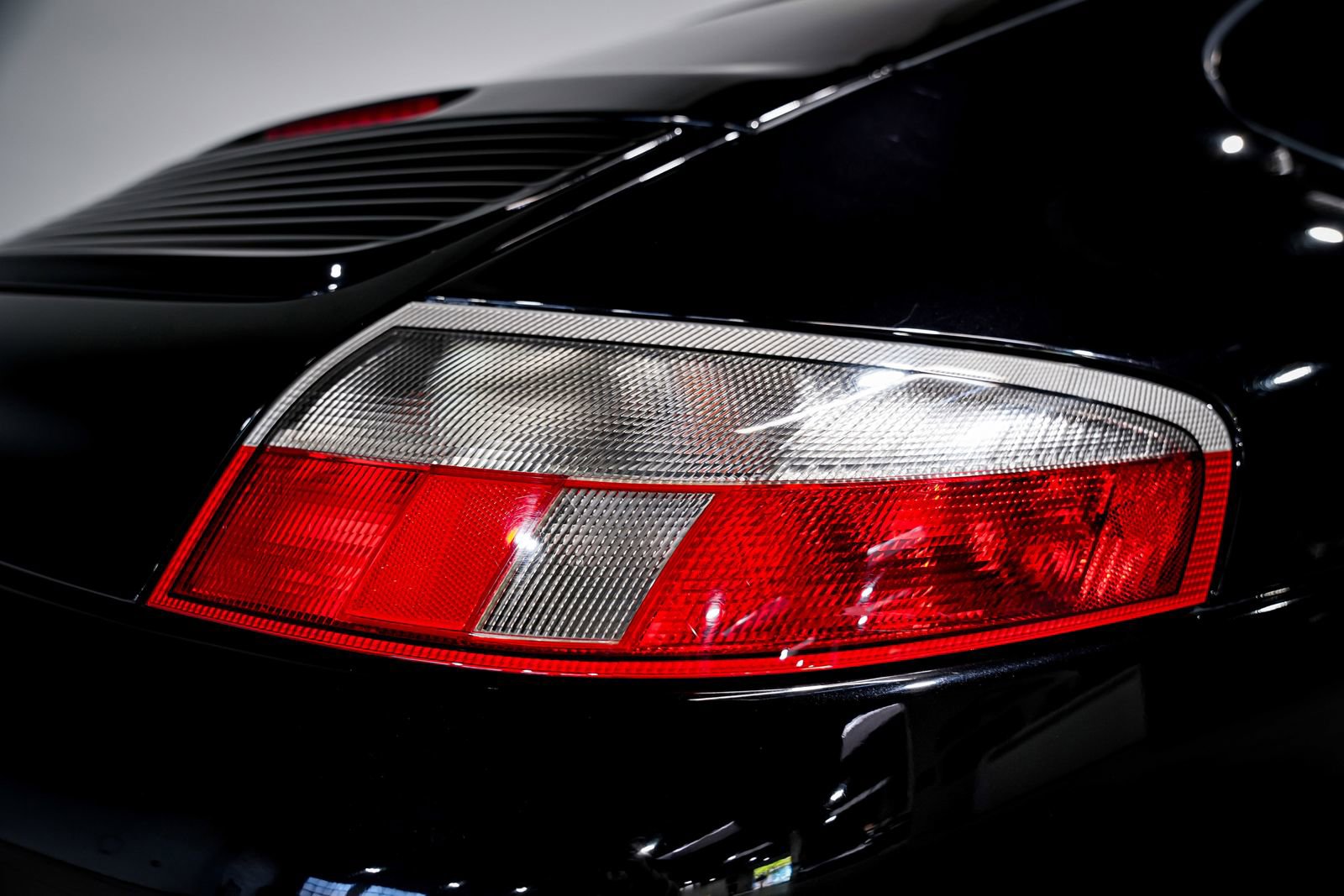Used 2004 Porsche 911 Carrera RWD image 33