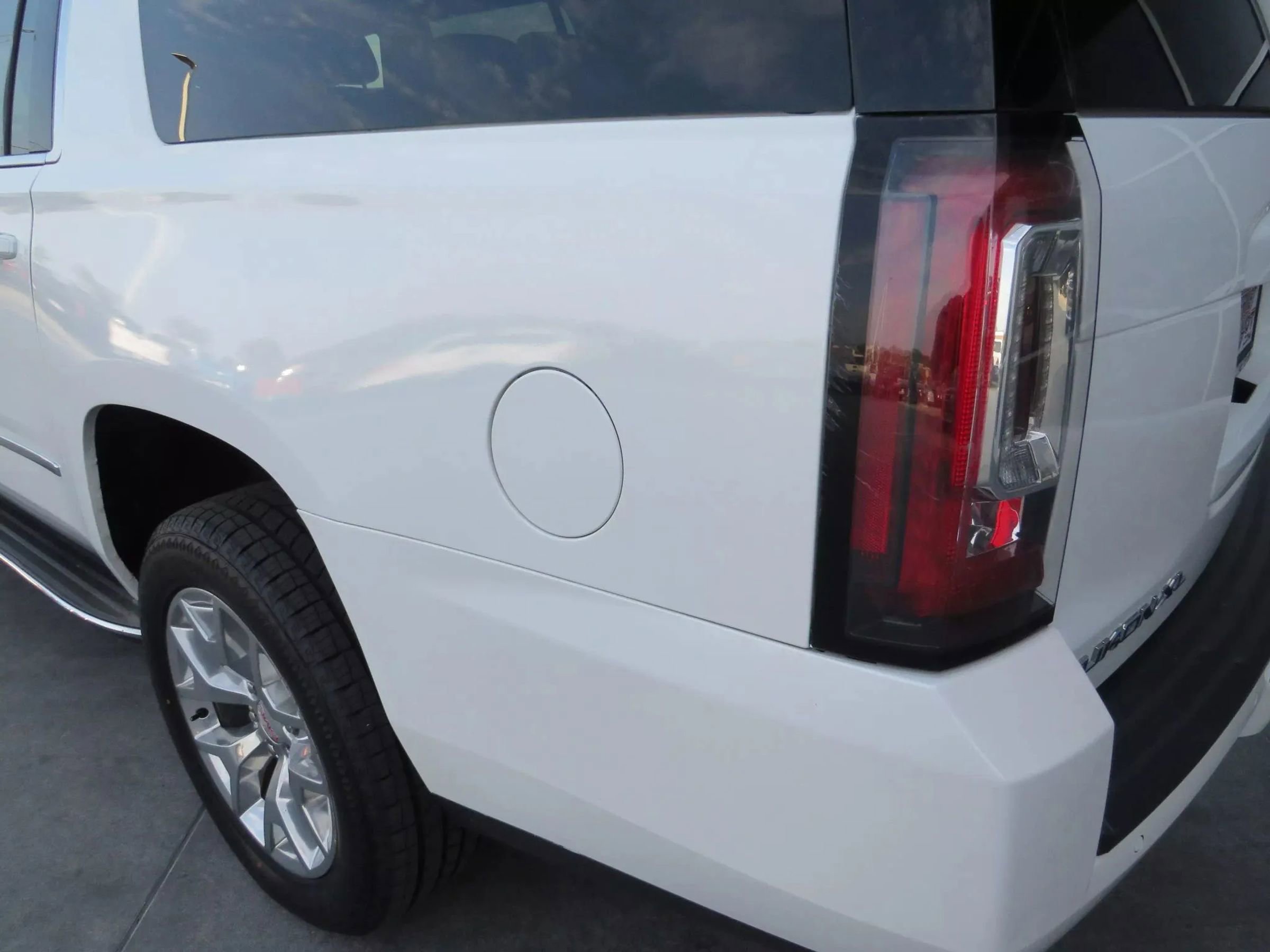 Used 2019 GMC Yukon XL SLT image 36