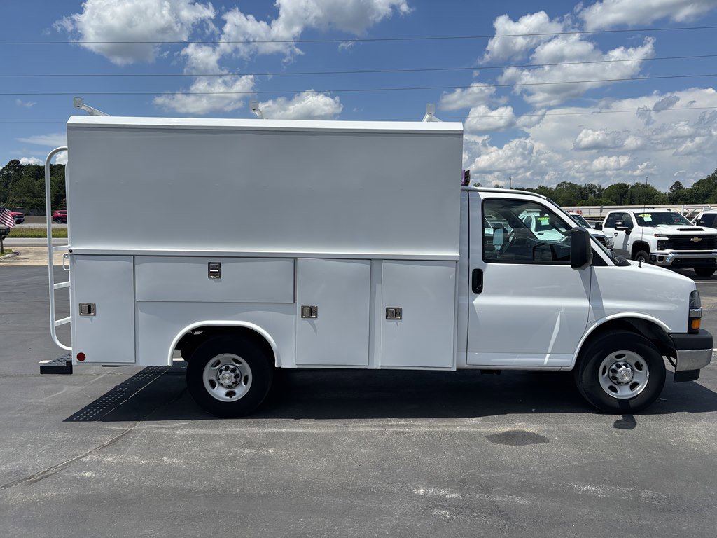 Used 2023 Chevrolet Express 3500 w/ Power Convenience Package image 5