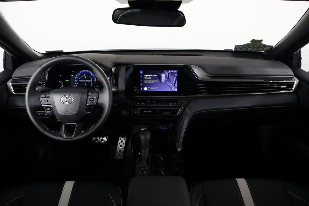 Used 2025 Toyota Camry SE image 8