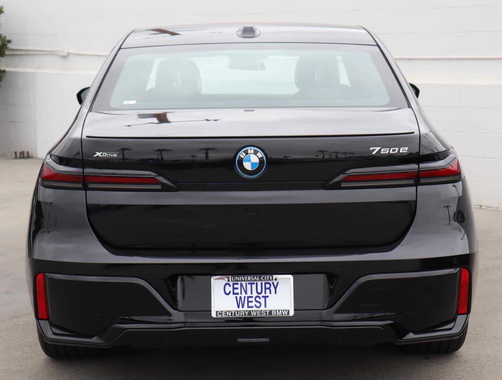 New 2026 BMW 750e xDrive w/ Premium Package image 4