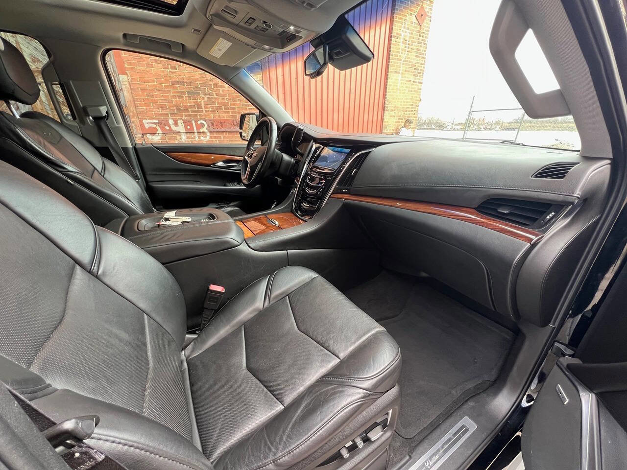 Used 2015 Cadillac Escalade ESV Premium image 40