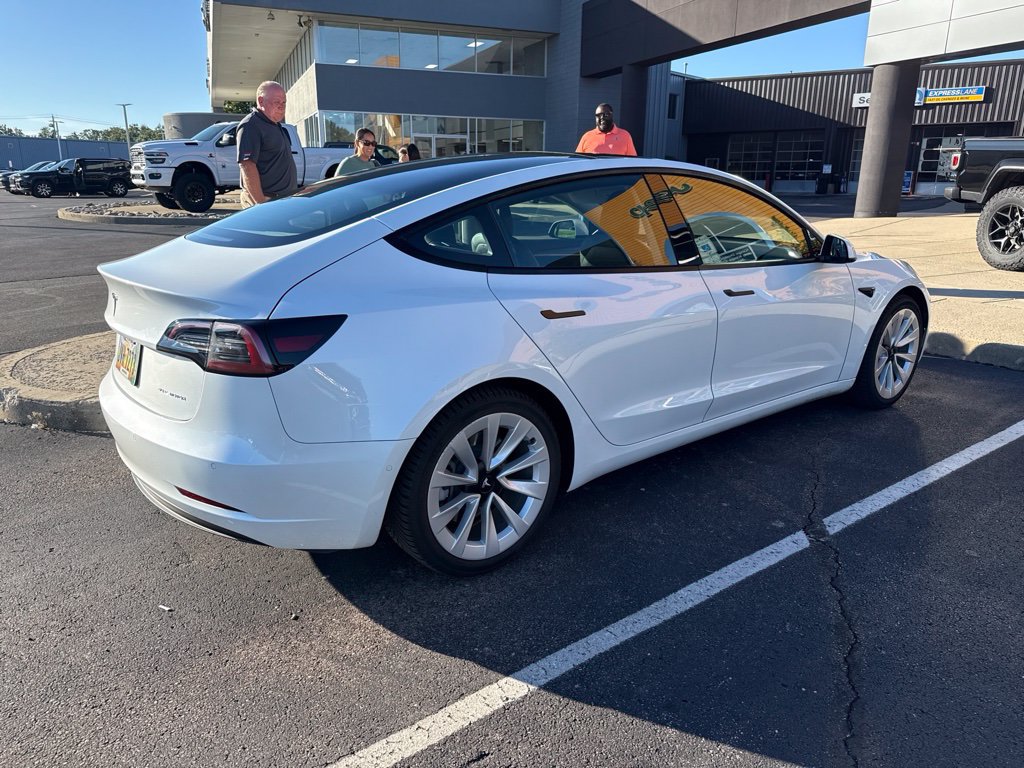 Used 2022 Tesla Model 3 Long Range AWD/4WD image 4