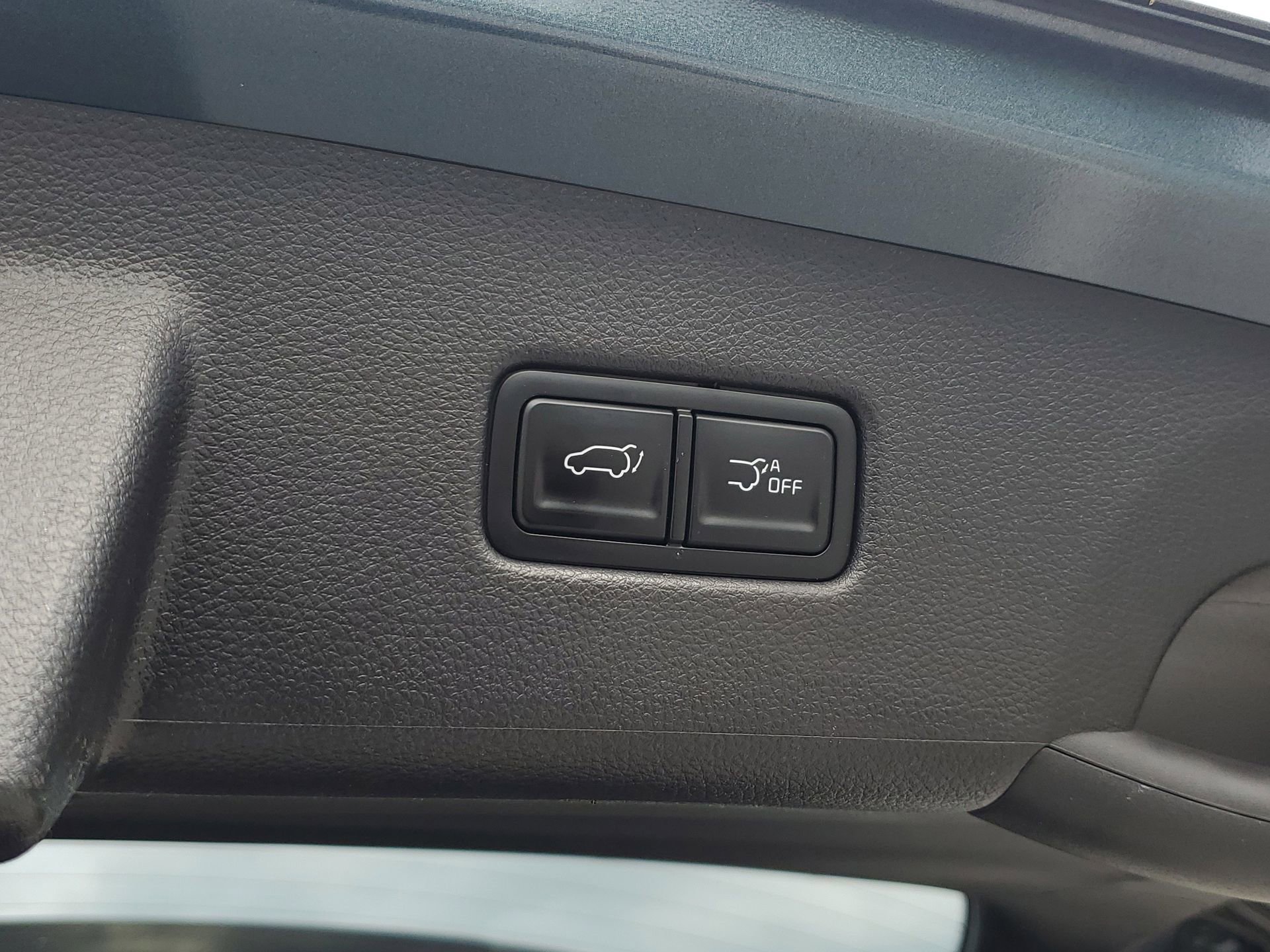 Used 2025 Kia Carnival SX w/ SX Dark Edition Package image 10