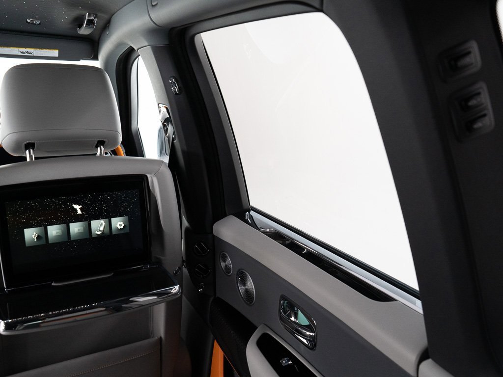 Certified 2025 Rolls-Royce Cullinan Black Badge image 34