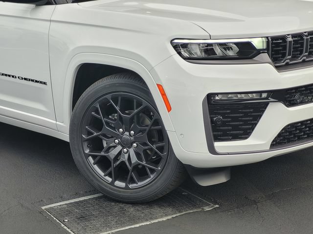 New 2026 Jeep Grand Cherokee Summit AWD/4WD image 3