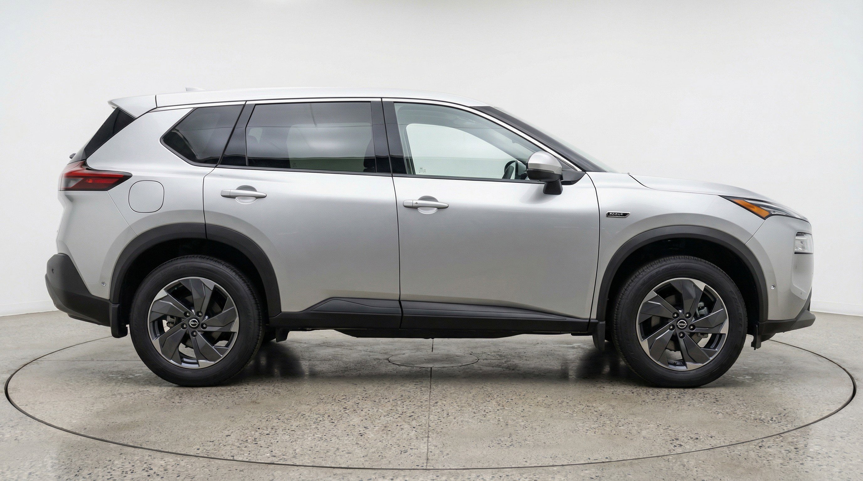 Used 2025 Nissan Rogue SV image 11
