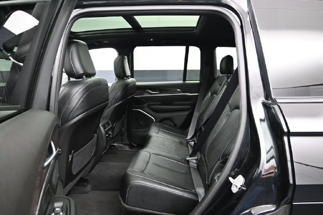 Used 2026 Jeep Grand Cherokee Limited AWD/4WD image 22