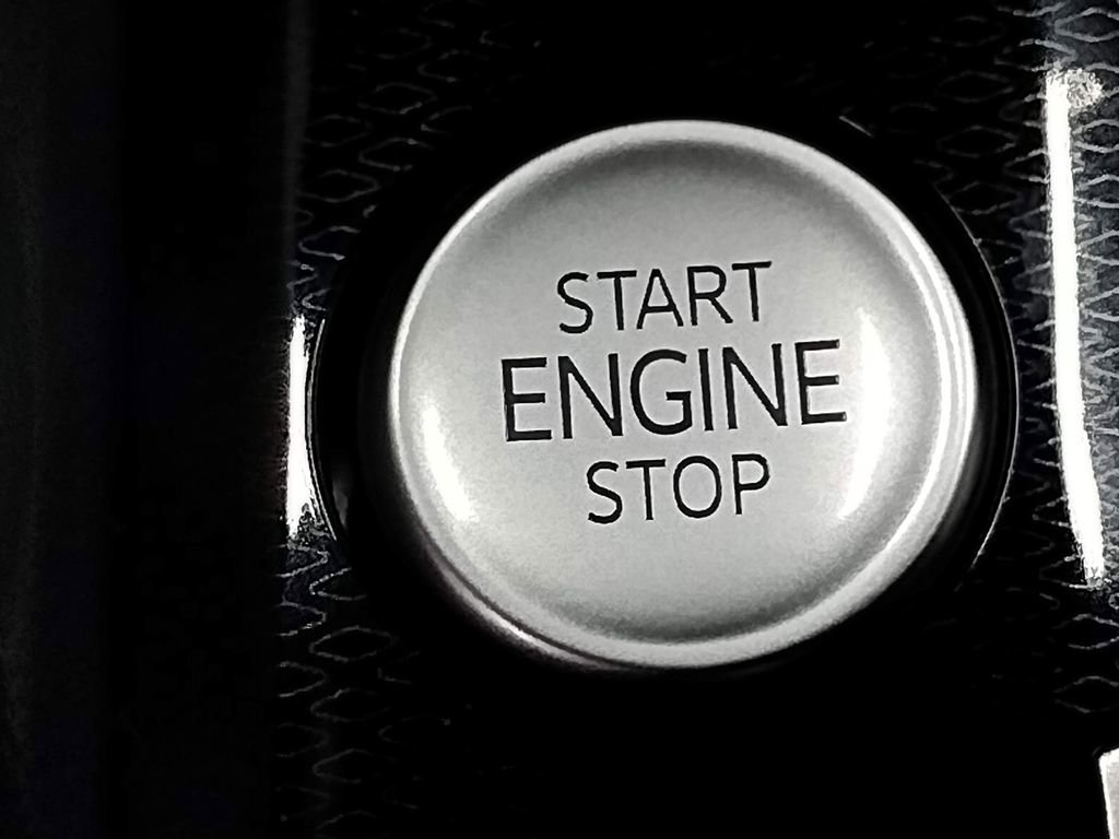 New 2025 Volkswagen Taos SE image 32