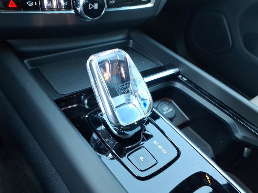 New 2026 Volvo XC60 B5 Plus w/ Protection Package Premier AWD/4WD image 19