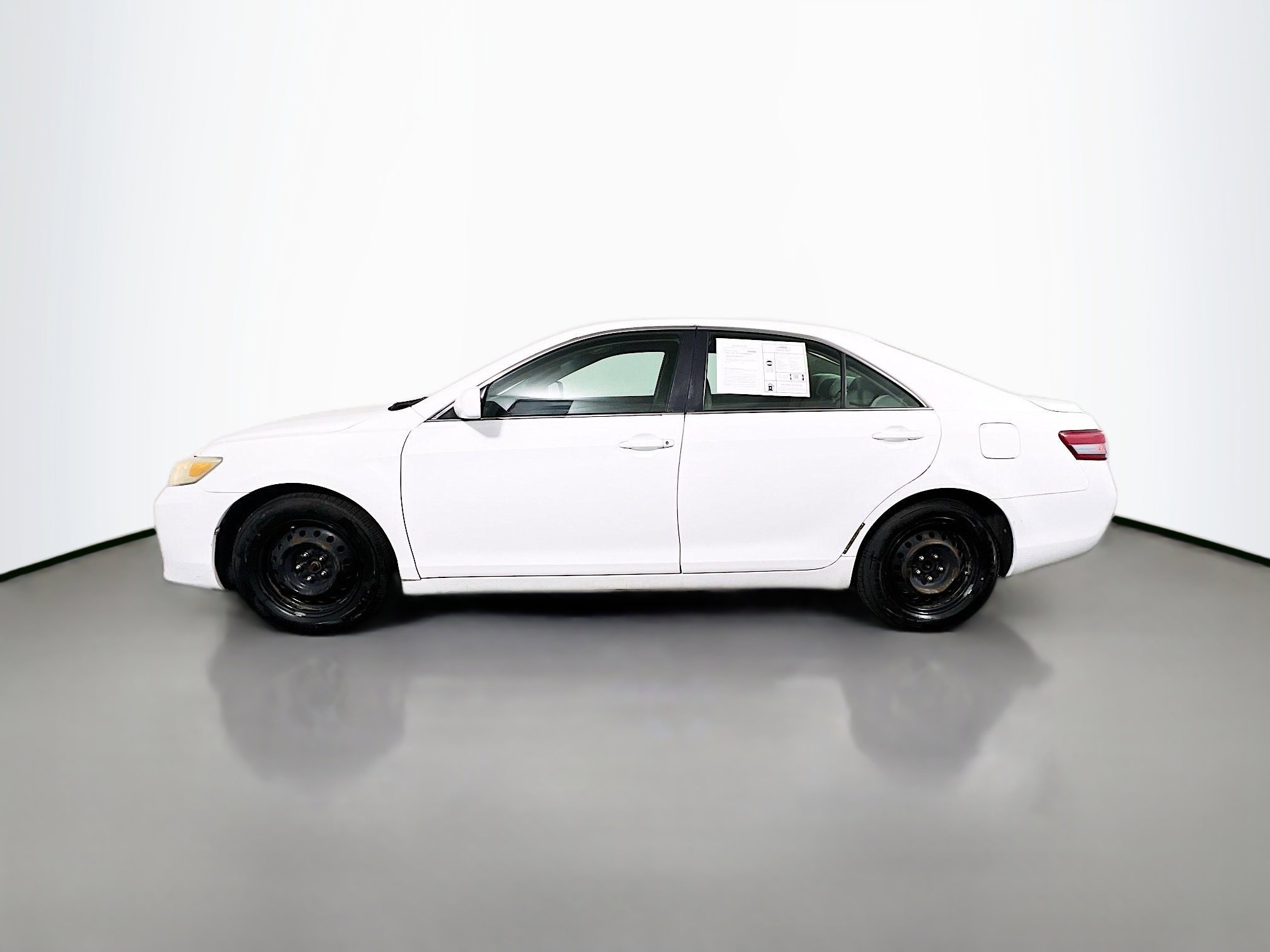 Used 2011 Toyota Camry LE image 9
