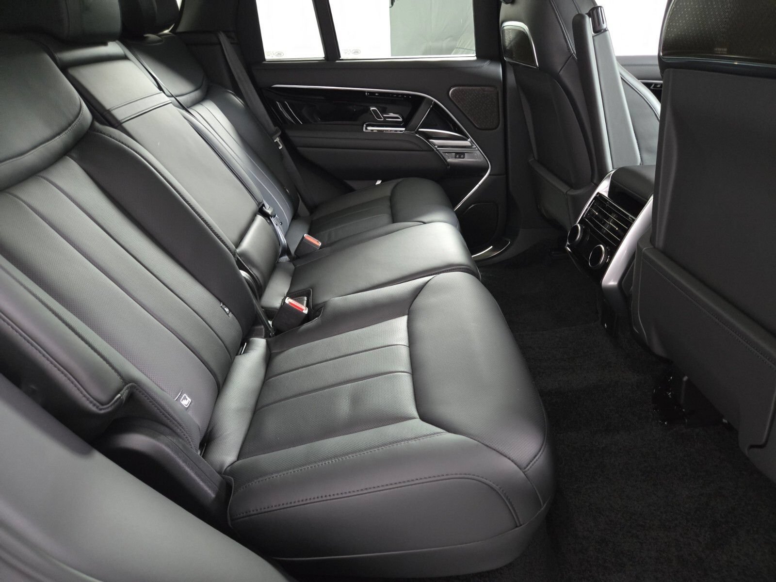 New 2026 Land Rover Range Rover Autobiography AWD/4WD image 18