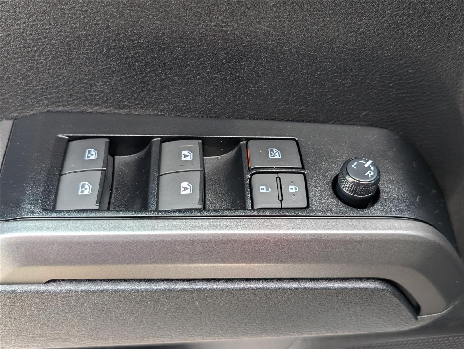 Used 2023 Toyota Tacoma TRD Off-Road w/ Technology Package AWD/4WD image 18