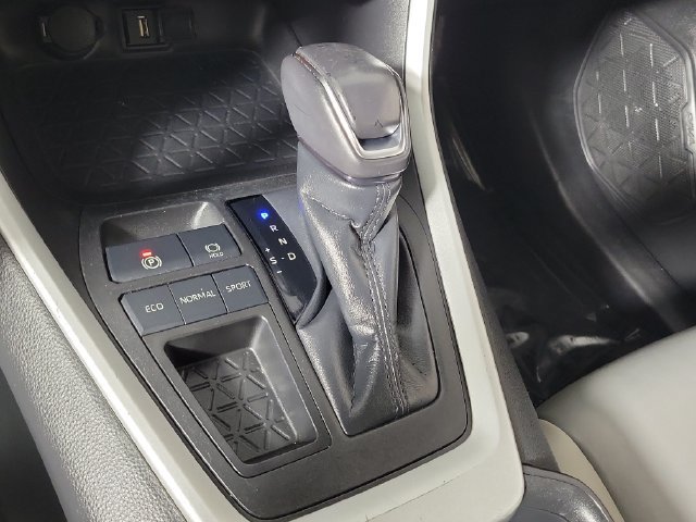 Used 2021 Toyota RAV4 XLE Premium FWD image 31
