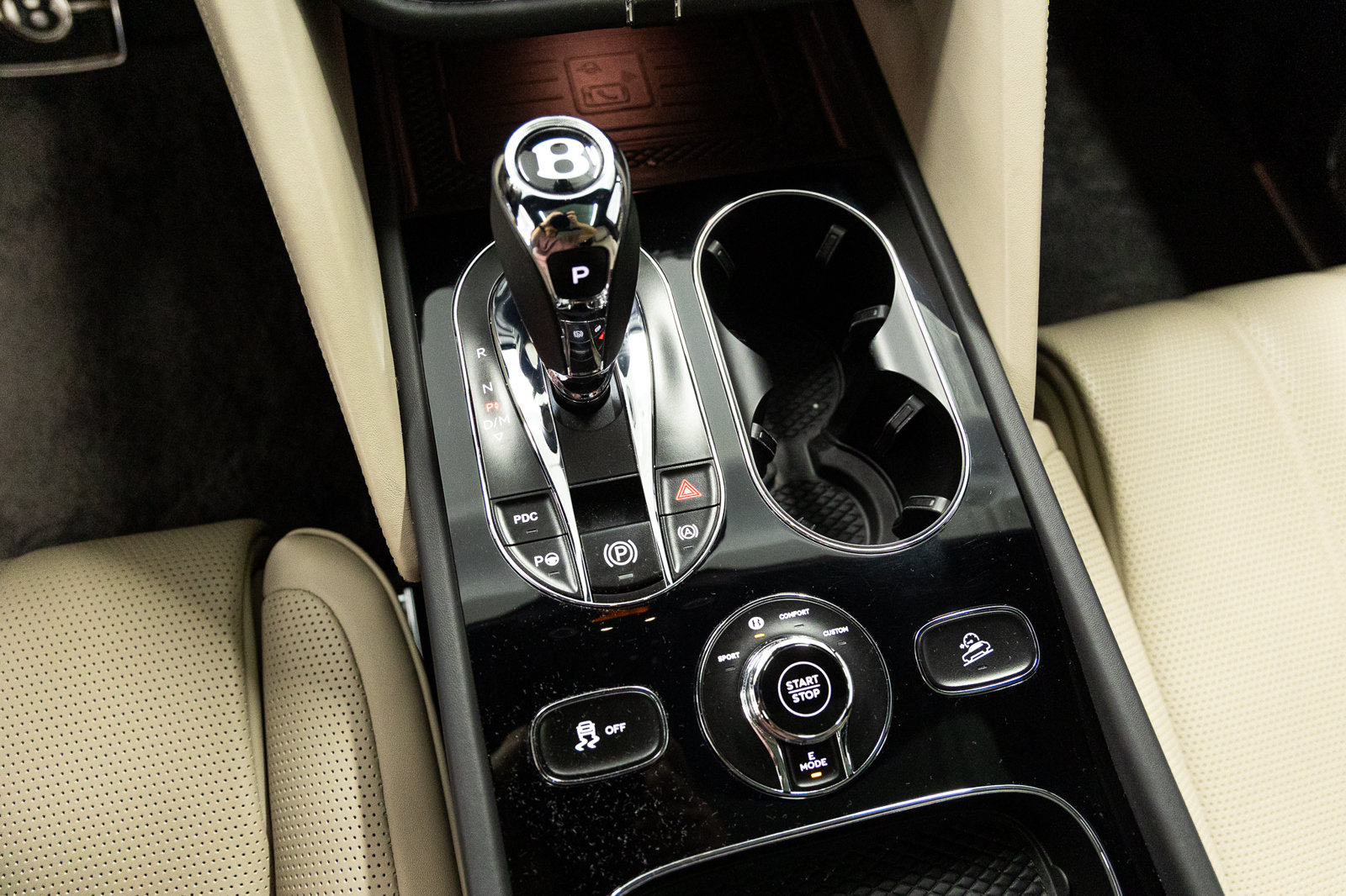 Certified 2023 Bentley Bentayga Plug-In Hybrid AWD/4WD image 42