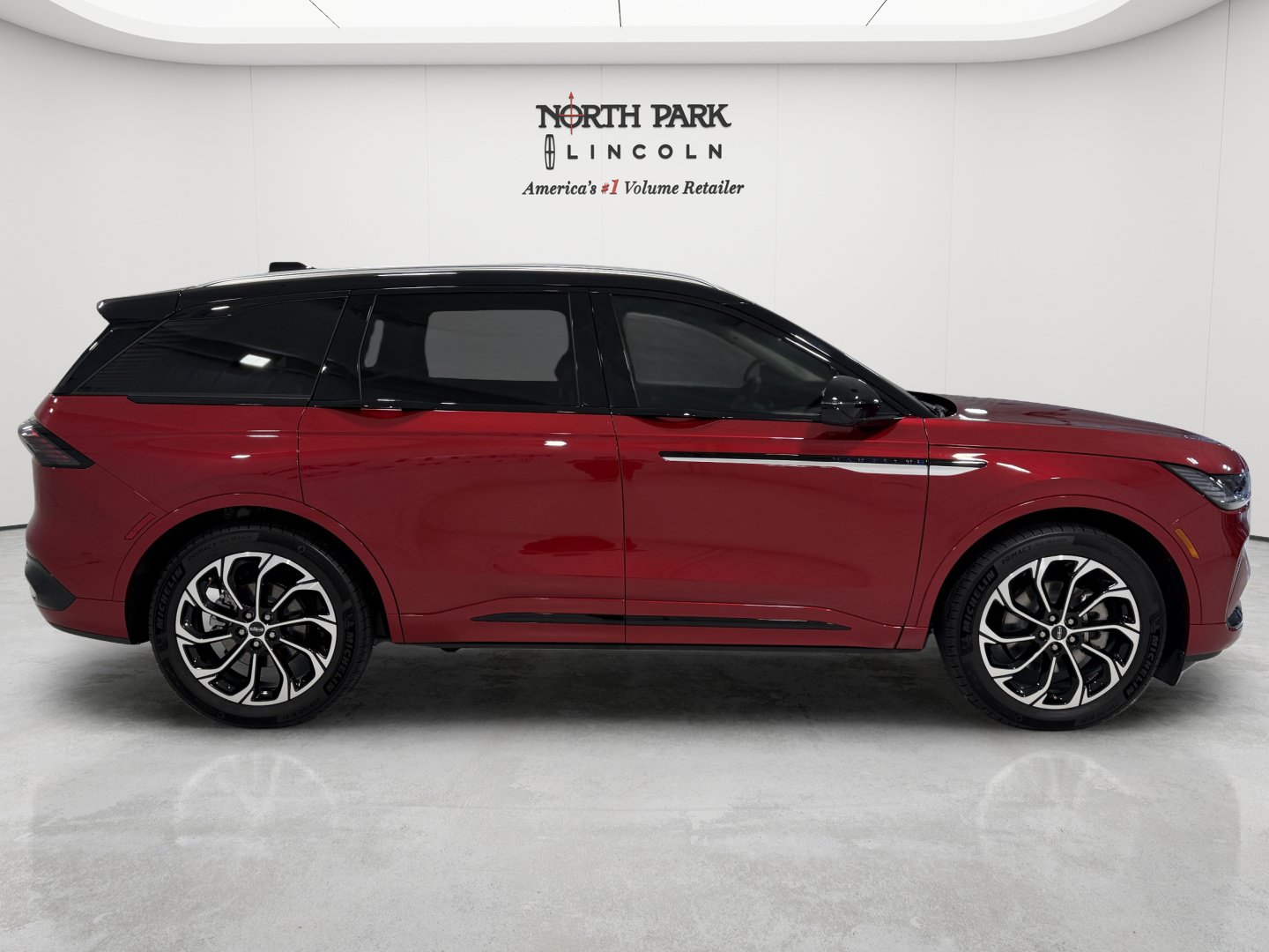 Used 2026 Lincoln Nautilus Reserve AWD/4WD image 6