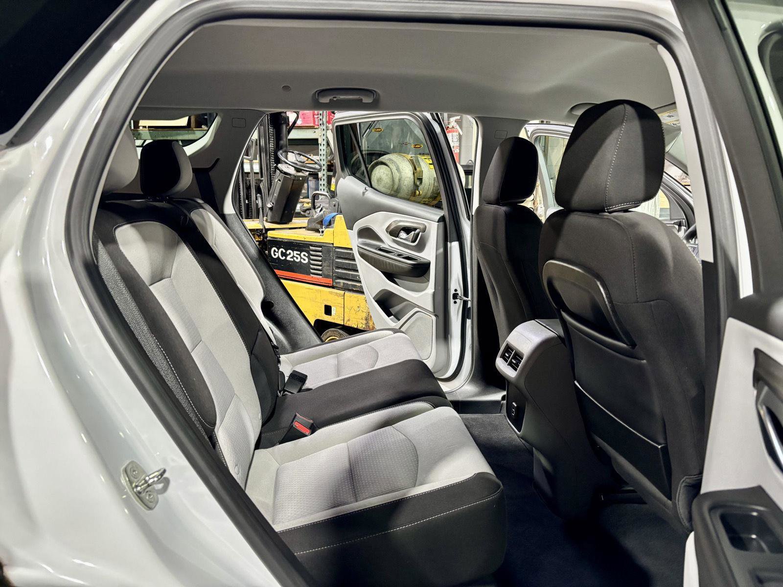 Used 2023 GMC Terrain SLE w/ Driver Convenience Package image 9