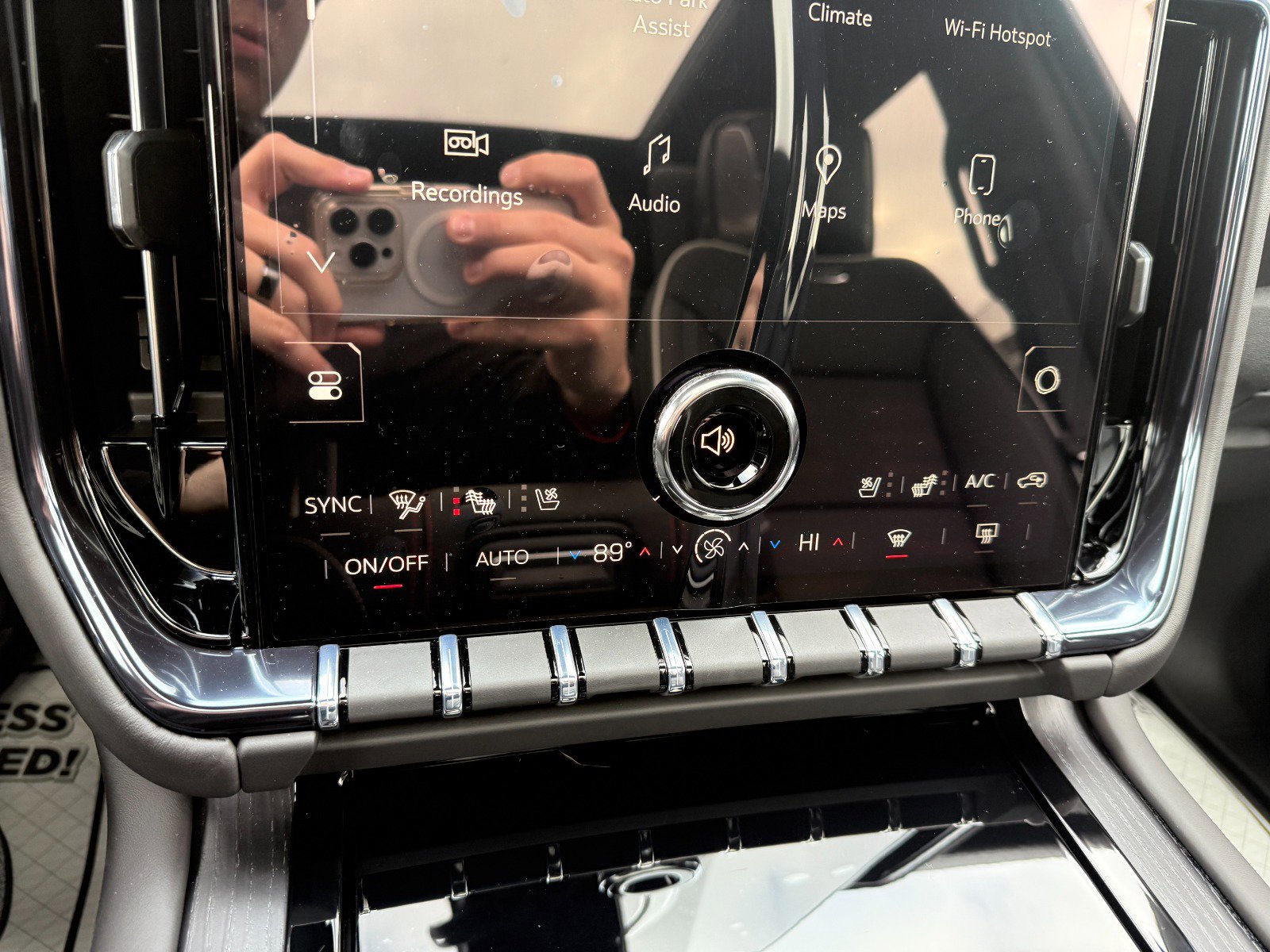 New 2026 GMC Yukon AT4 Ultimate w/ LPO, Illumination Package image 38