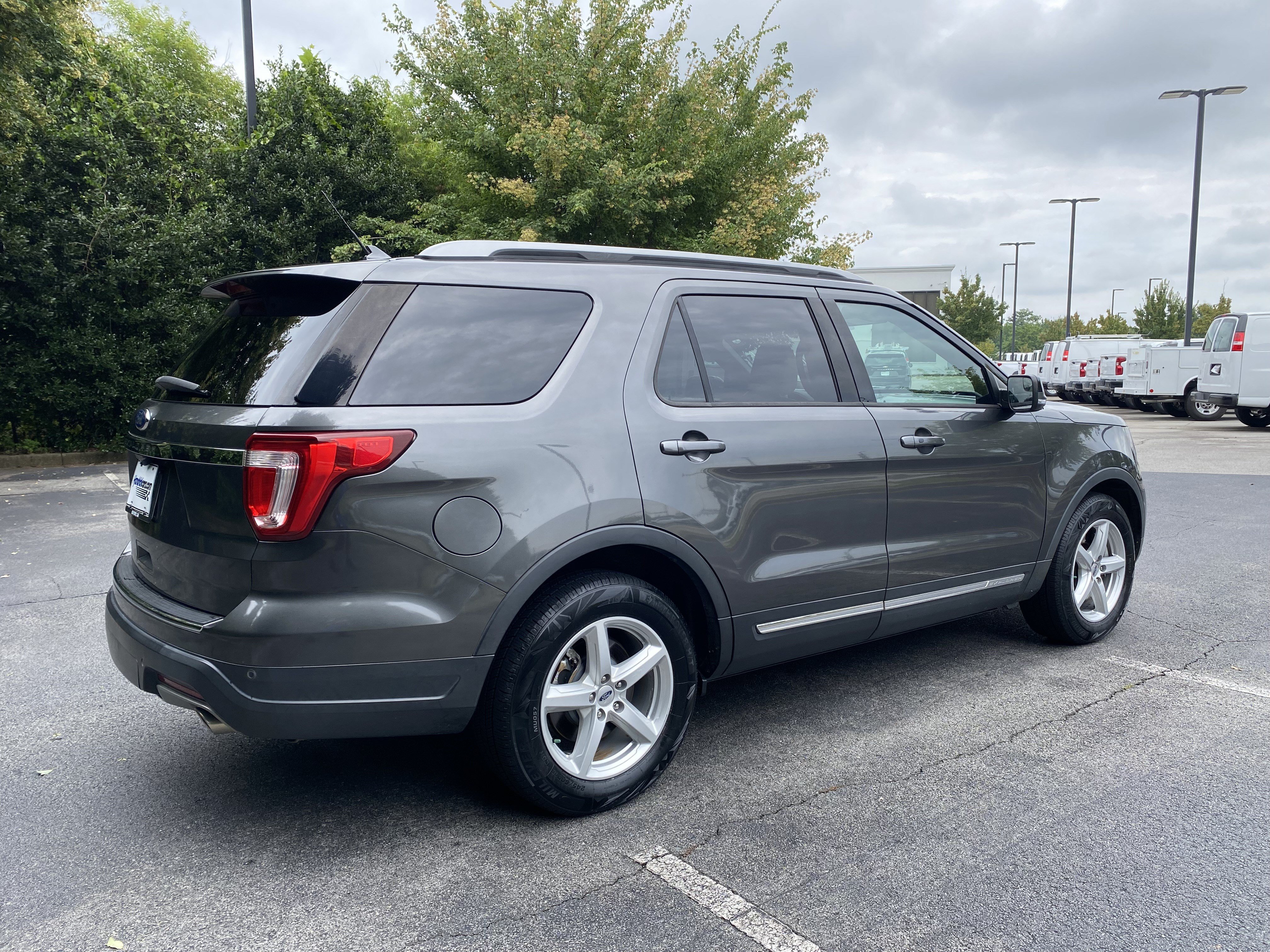 Used 2018 Ford Explorer XLT w/ Equipment Group 202A FWD image 9