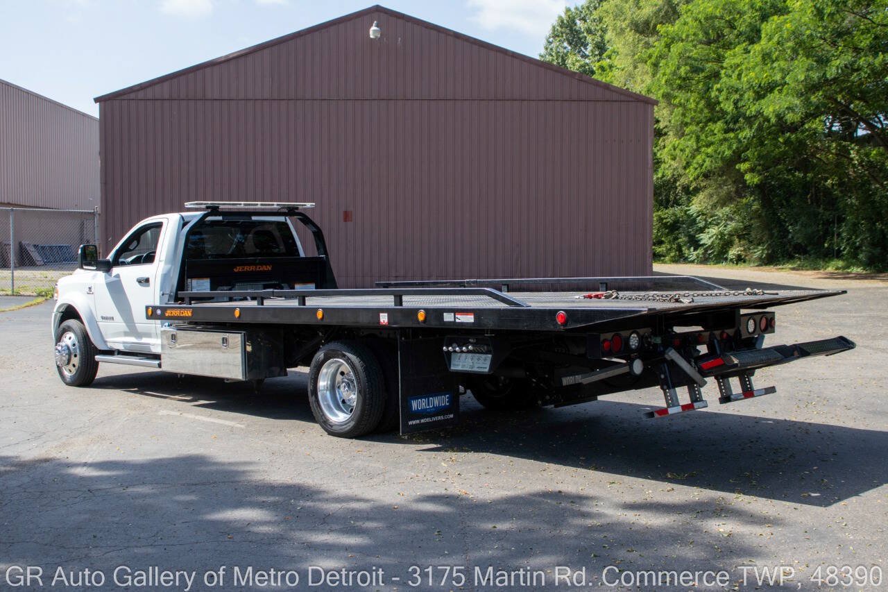 Used 2024 RAM 5500 SLT w/ Quick Order Package 2YG SLT AWD/4WD image 4