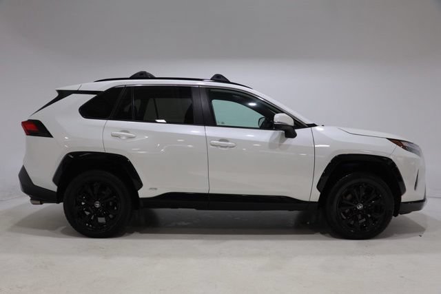 Used 2022 Toyota RAV4 SE w/ Convenience Package AWD/4WD image 9