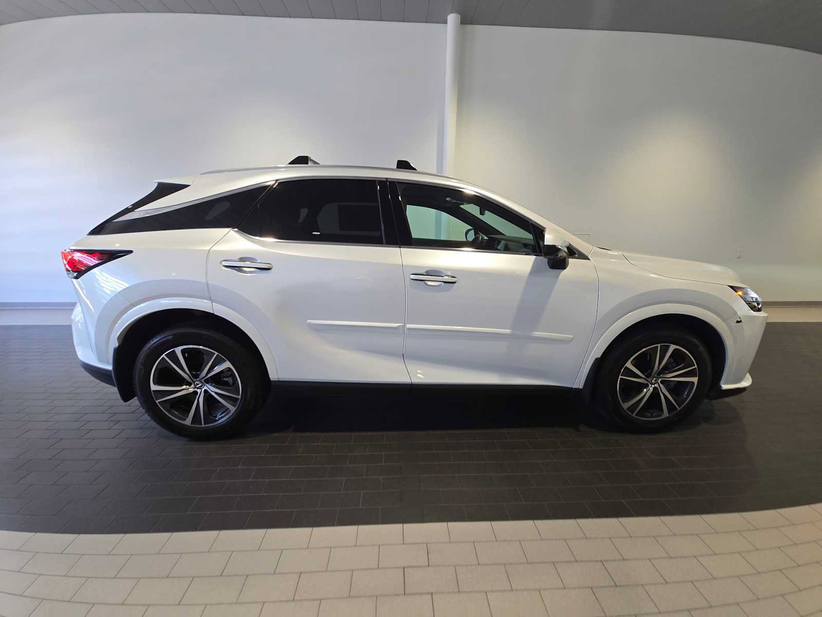Used 2024 Lexus RX 350h AWD/4WD image 8