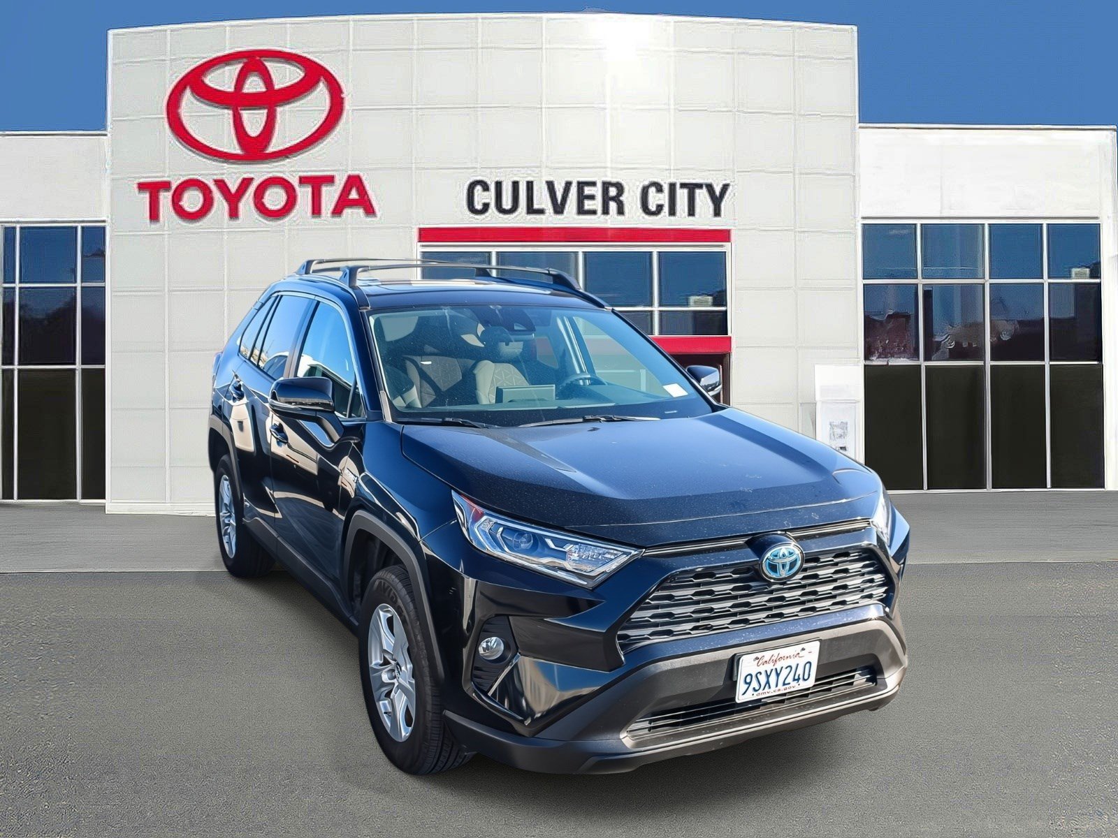 Used 2019 Toyota RAV4 XLE w/ Carpet Mat Package AWD/4WD image 1