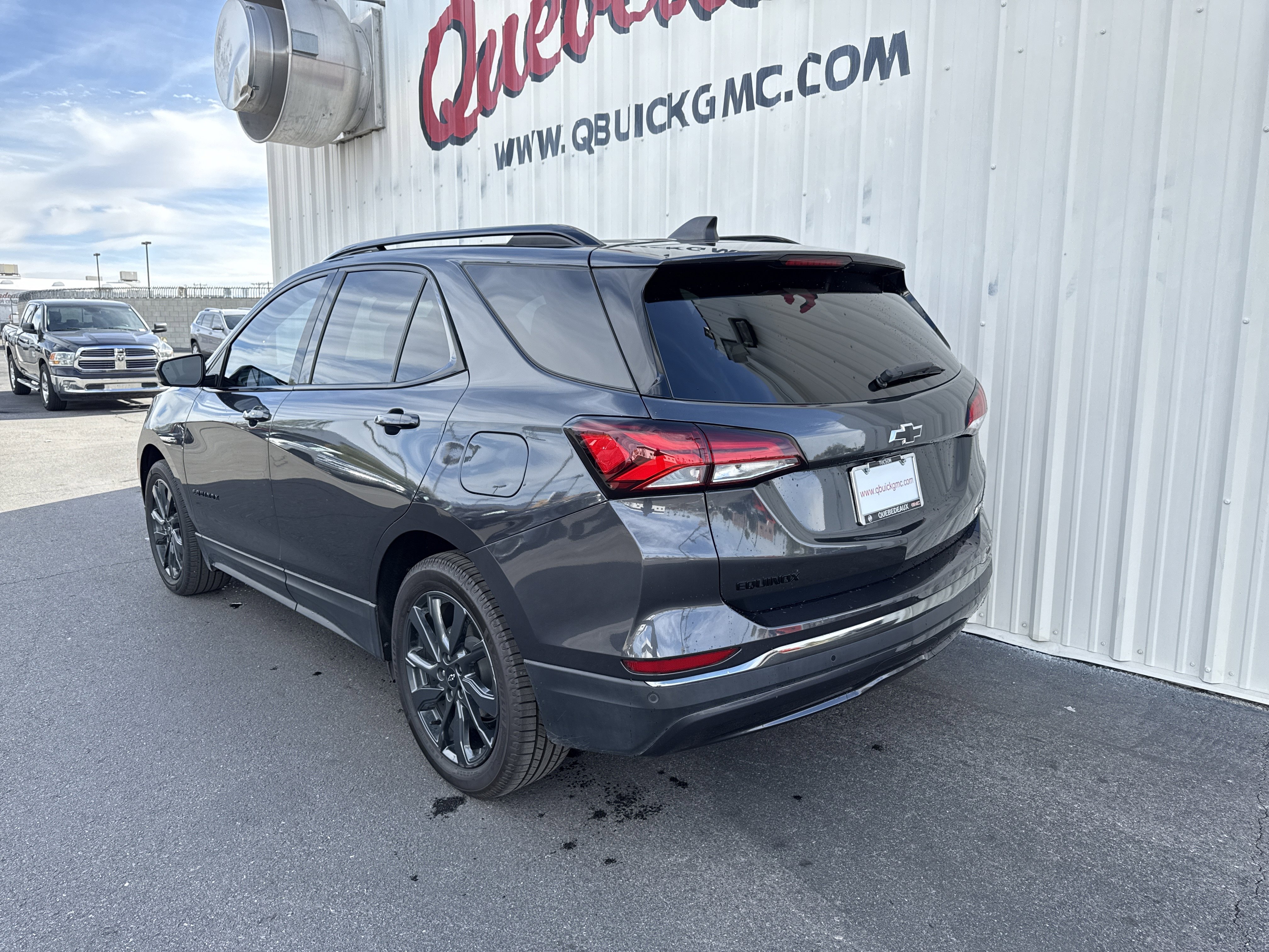 Used 2023 Chevrolet Equinox RS w/ LPO, Cargo Package image 2