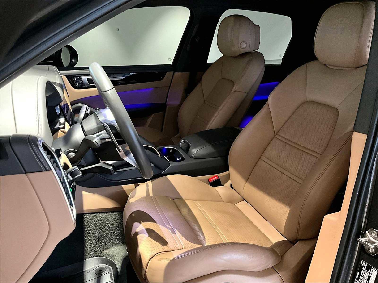 Used 2023 Porsche Cayenne image 8