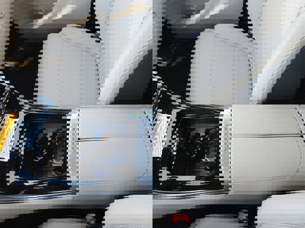 Used 2025 Mercedes-Benz GLC 300 4MATIC image 22